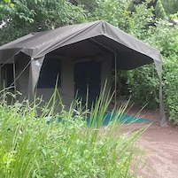 Tent | Bathroom amenities | Shower, towels, soap, toilet paper