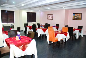 Spécialités Cuisine locale et internationale