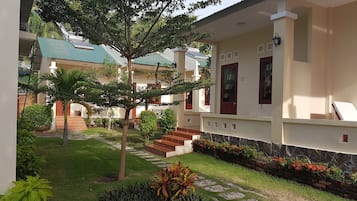 Deluxe Quadruple Room, 2 Queen Beds, Non Smoking, Garden View | Terrace/patio