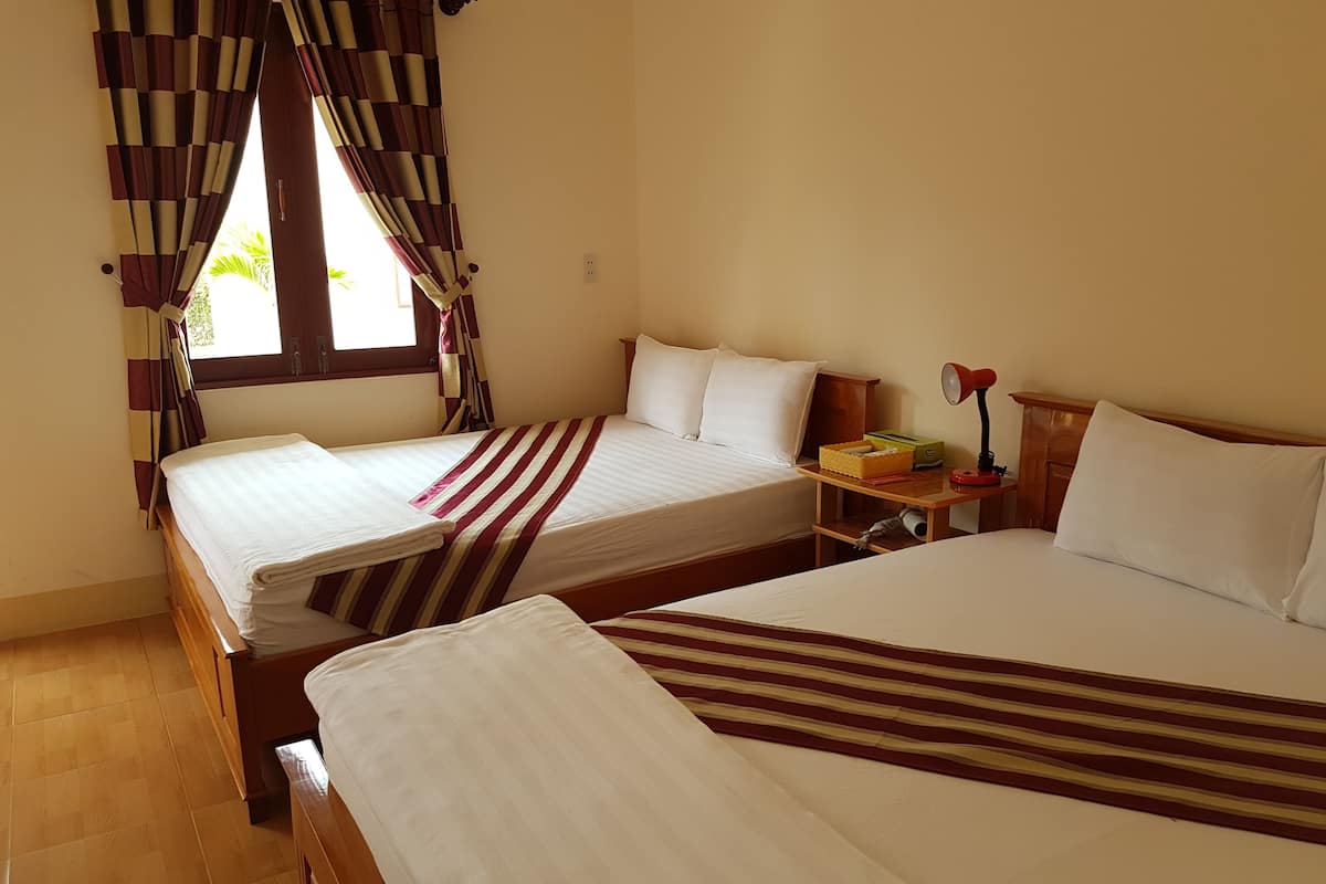 deluxe quadruple room, 2 queen beds, non smoking, garden view | minibar, in-room safe, individually furnished, free wifi