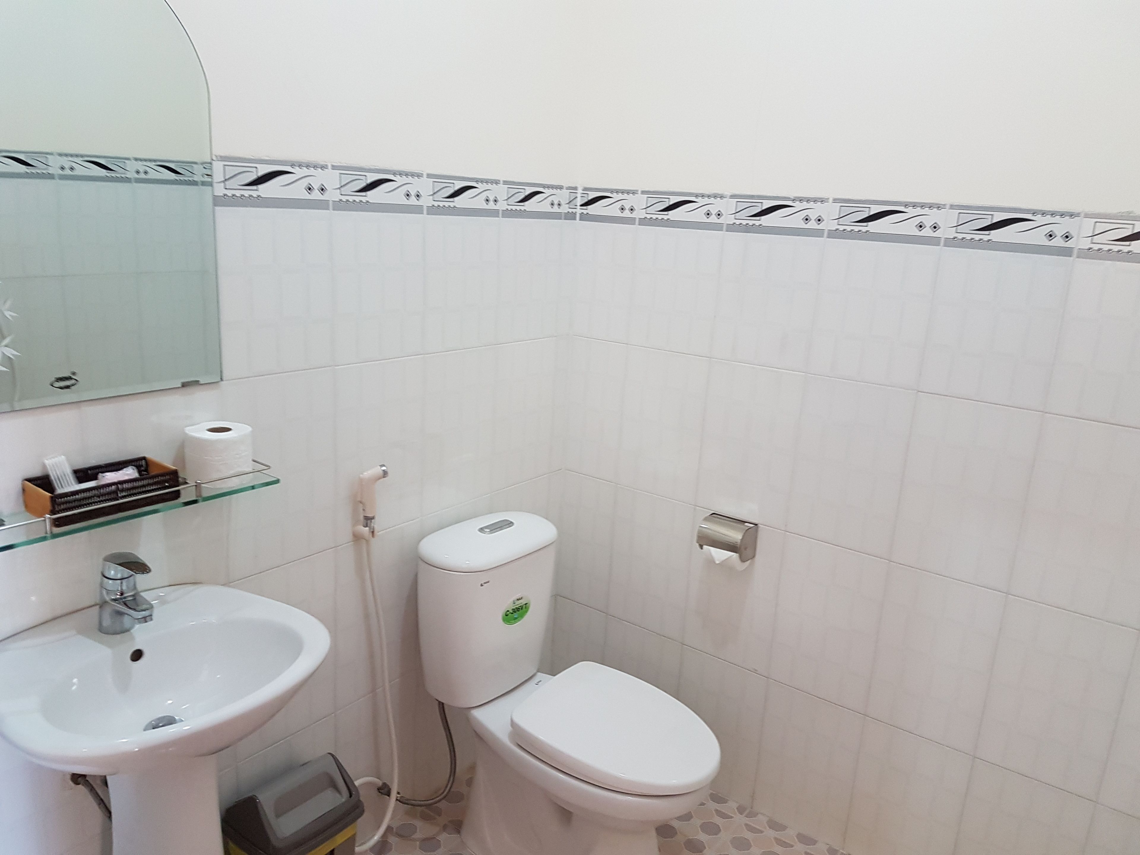 shower, free toiletries, hair dryer, slippers