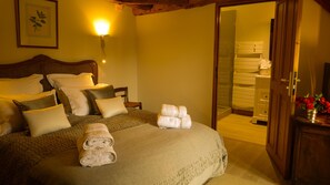 Hochwertige Bettwaren, Minibar, Schreibtisch, schallisolierte Zimmer