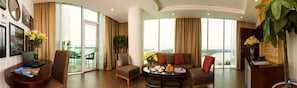 Premium Suite, Double Bed | Living area