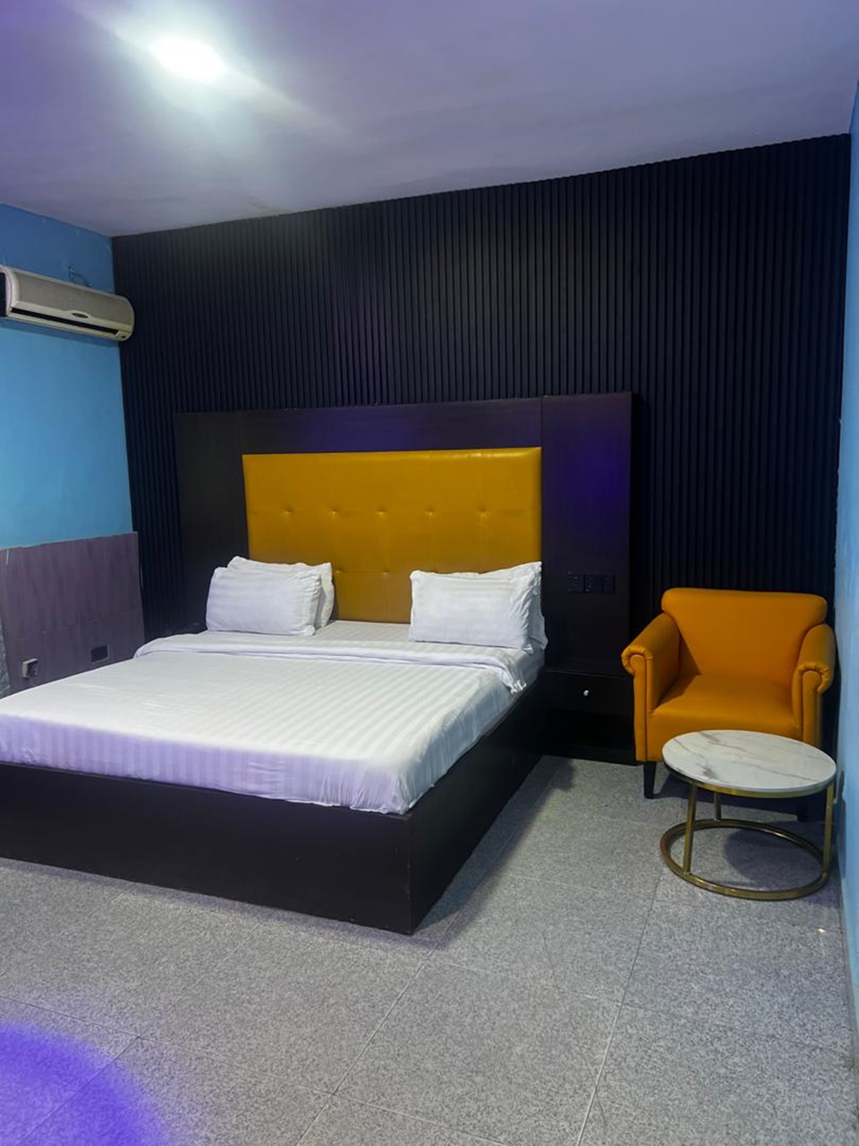 Deluxe Room | Desk, bed sheets