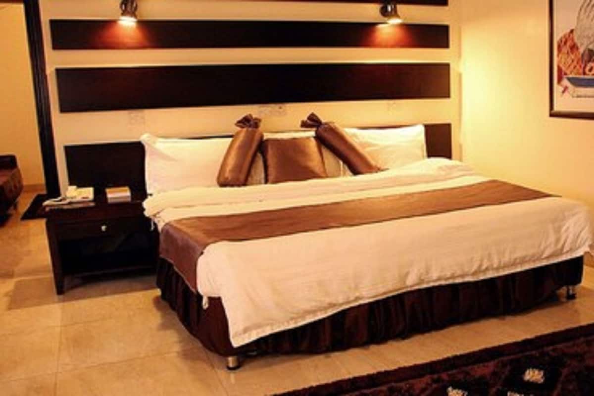 1 bedroom, premium bedding, in-room safe, desk