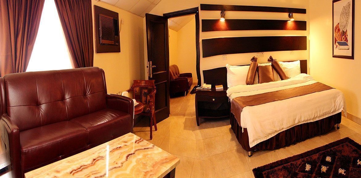 Premium bedding, in-room safe, desk, laptop workspace