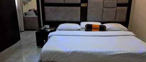 Suite, 1 Bedroom | 1 bedroom, premium bedding, in-room safe, desk