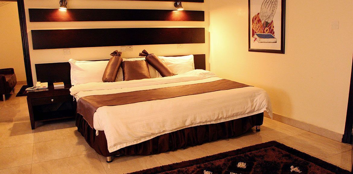 Premium bedding, in-room safe, desk, laptop workspace