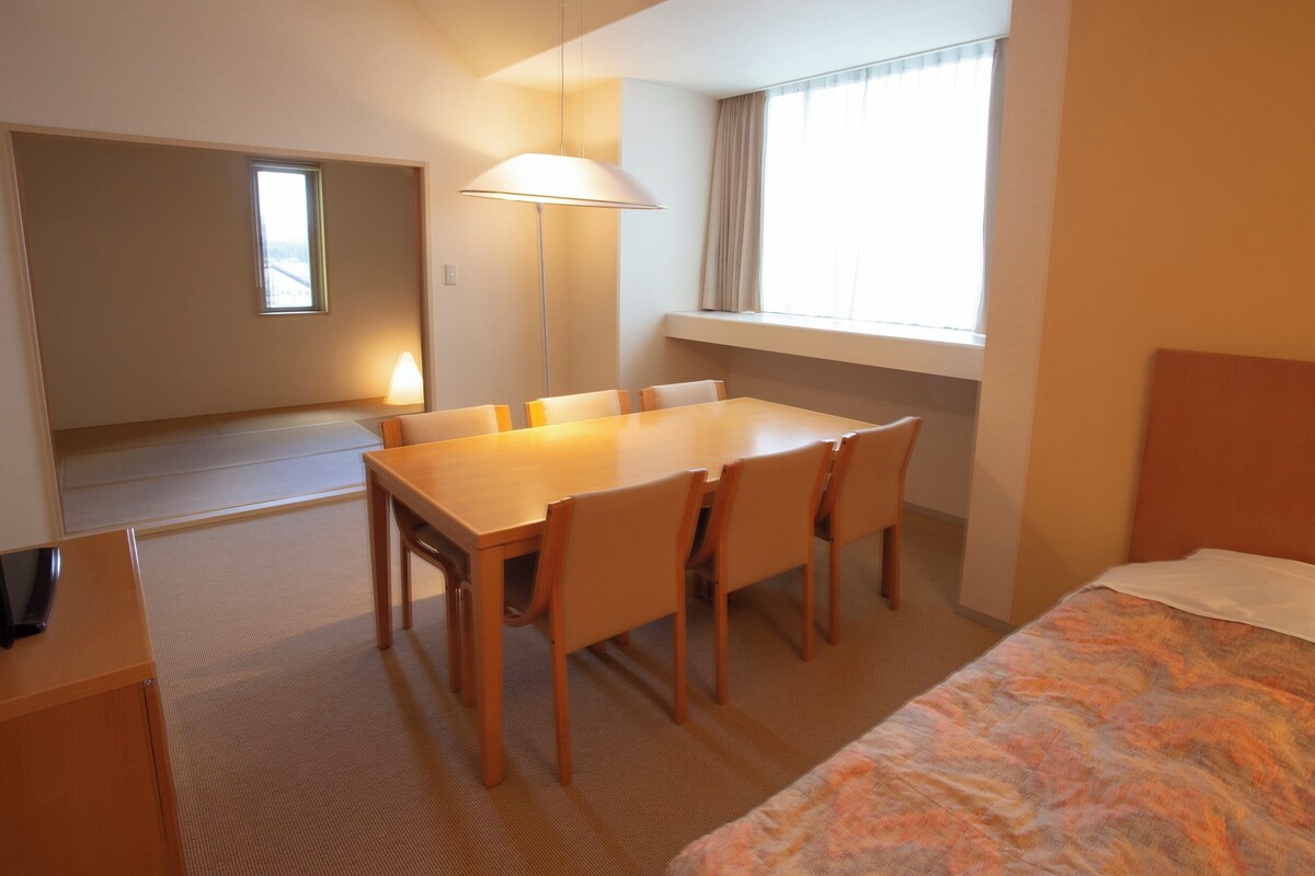 Premium kamer, Meerdere bedden | Een bureau, een laptopwerkplek, verduisterende gordijnen, gratis wifi
