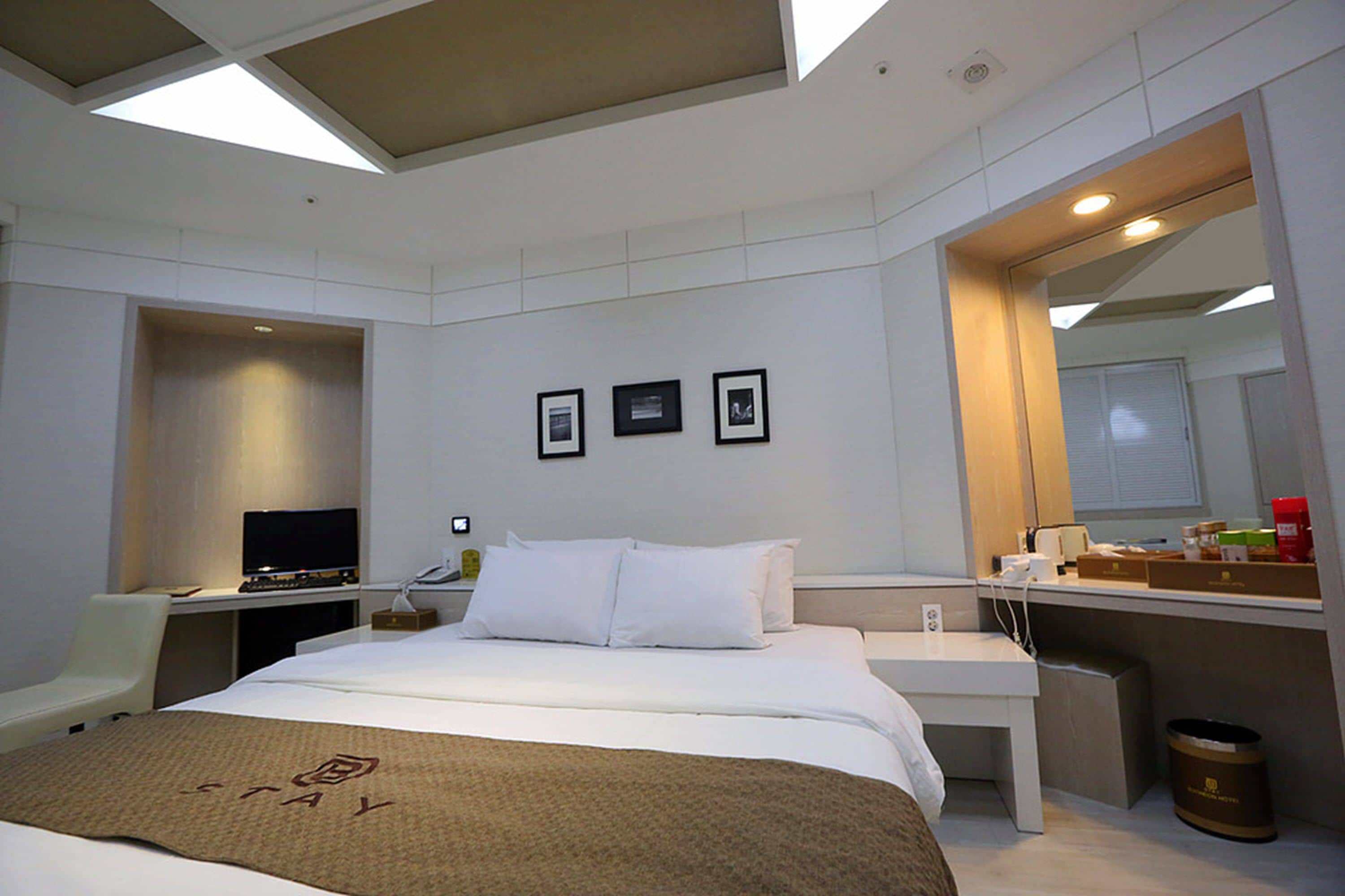 Standard Room | Iron/ironing board, free WiFi, bed sheets