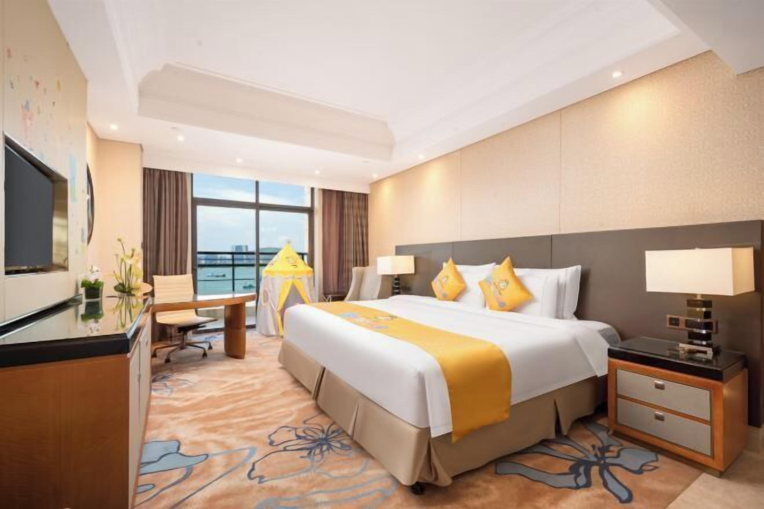 迷你吧、客房內保險箱、書桌、筆電工作空間