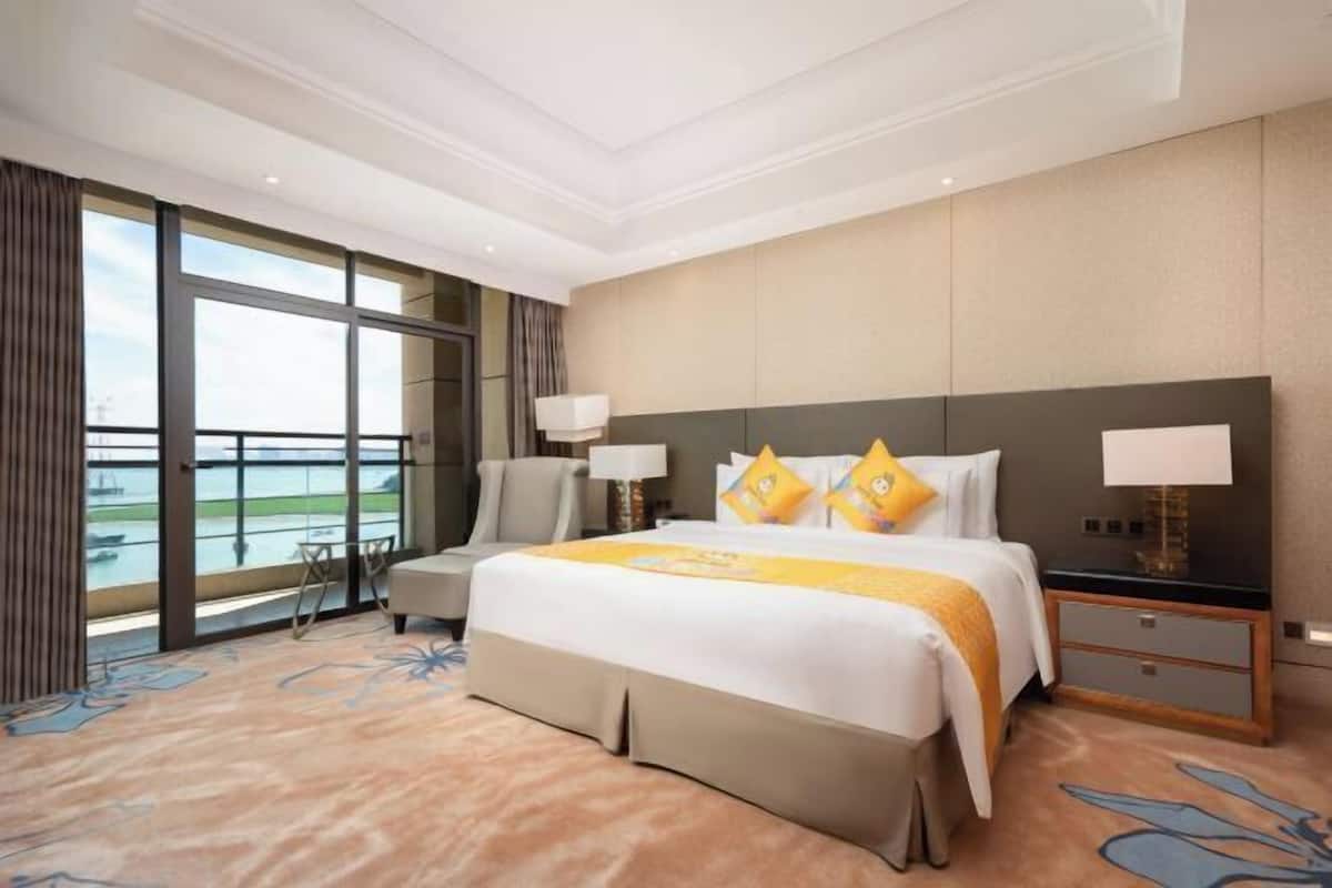 Minibar, una cassaforte in camera, una scrivania, postazione laptop