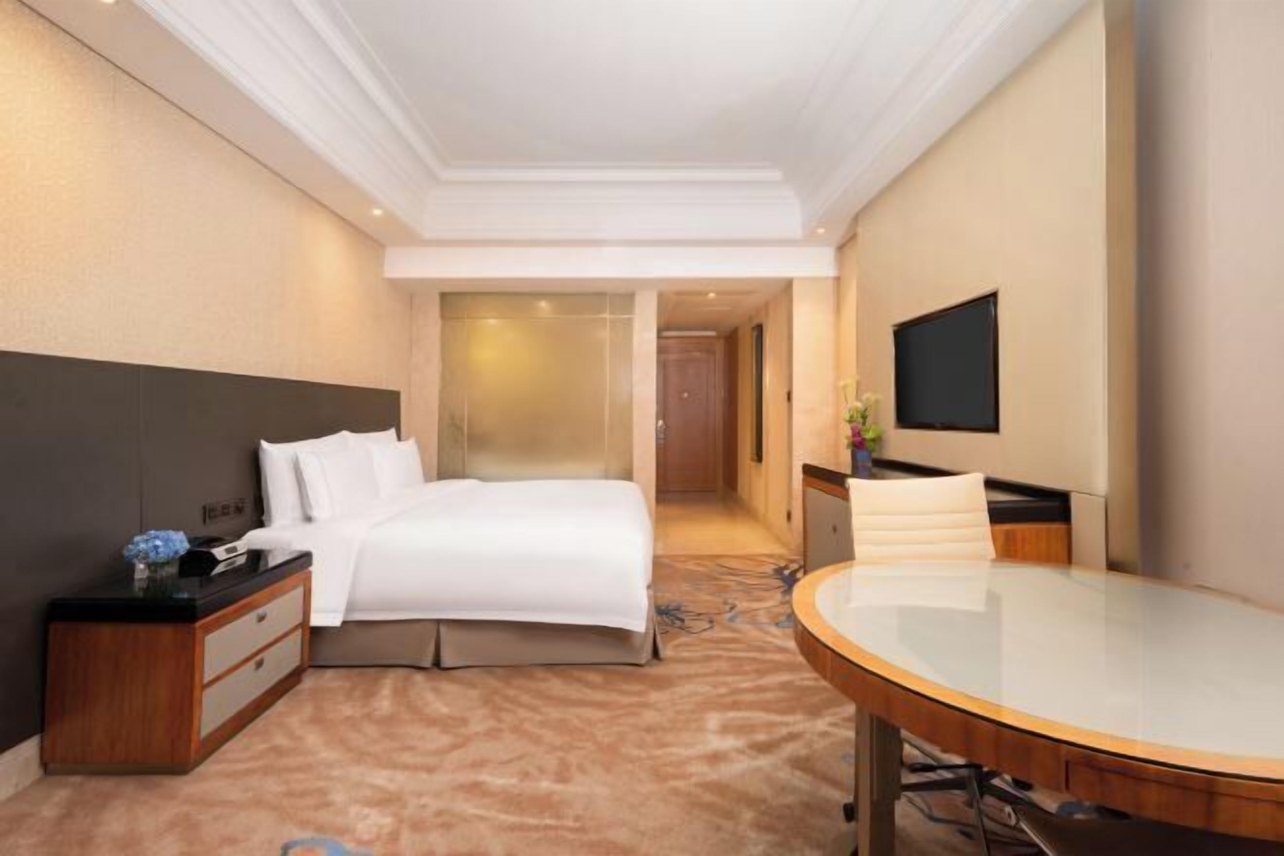 迷你吧、客房內保險箱、書桌、筆電工作空間