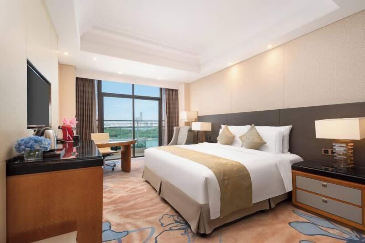 Minibar, una cassaforte in camera, una scrivania, postazione laptop