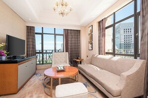 Executive-Suite, 1 King-Bett, Nichtraucher, Meerblick | Minibar, Zimmersafe, Schreibtisch, laptopgeeigneter Arbeitsplatz