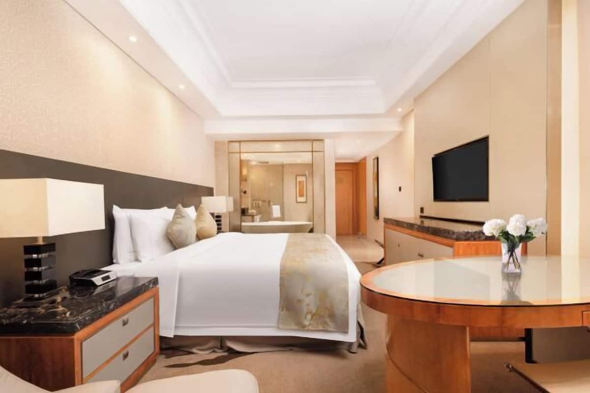 Minibar, una cassaforte in camera, una scrivania, postazione laptop