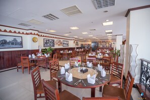 Breakfast, lunch, dinner and brunch served - Vientiane Plaza Hotel (Vientiane)