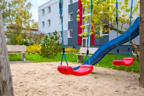 Children's play area - outdoor - SKYAPPART Merseburg (Merseburg)