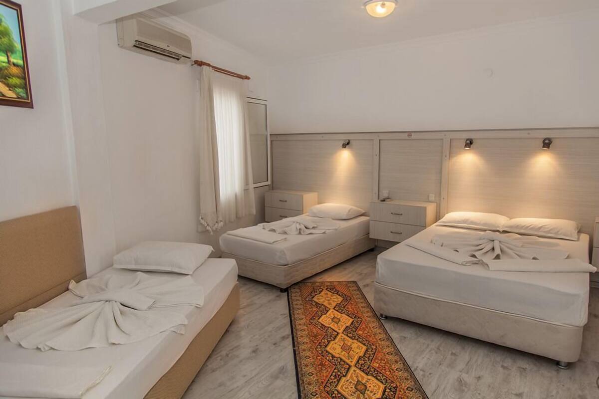 quadruple room | soundproofing, free cots/infant beds, rollaway beds, free wifi