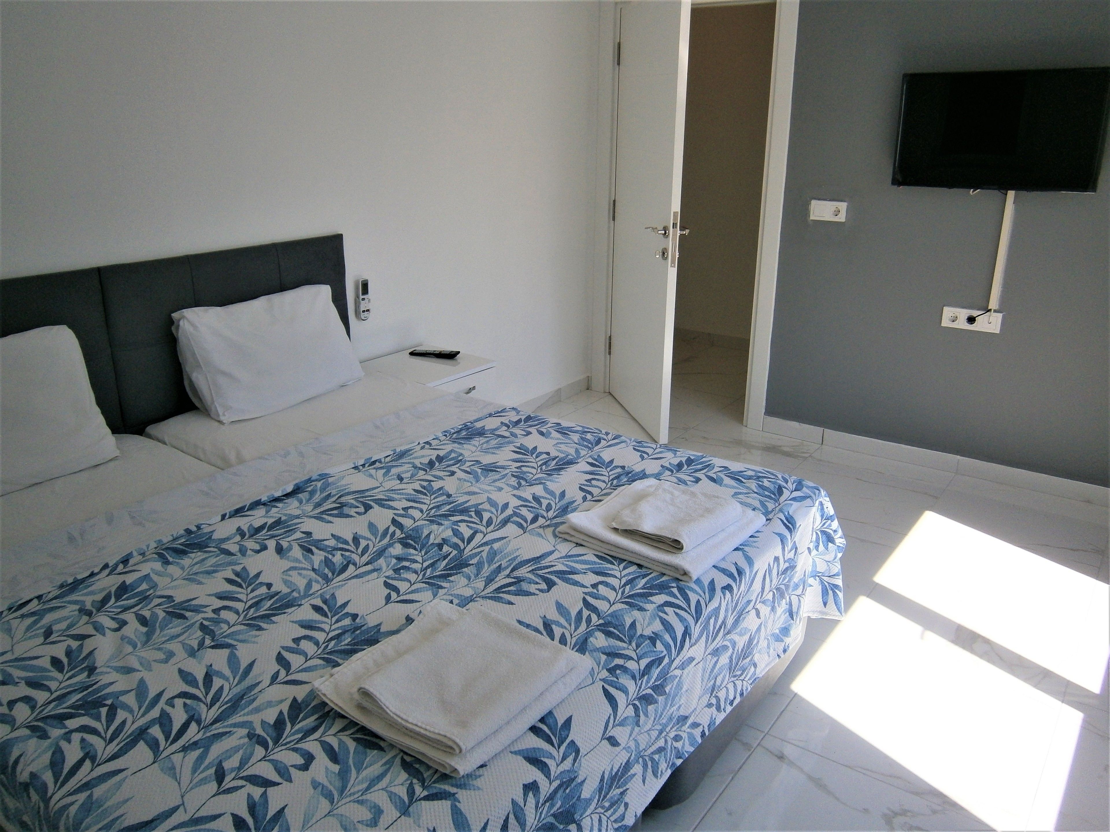 deluxe apartment | soundproofing, free cots/infant beds, rollaway beds, free wifi