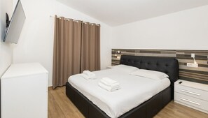 Familienapartment | Hochwertige Bettwaren, Daunenbettdecken, individuell eingerichtet