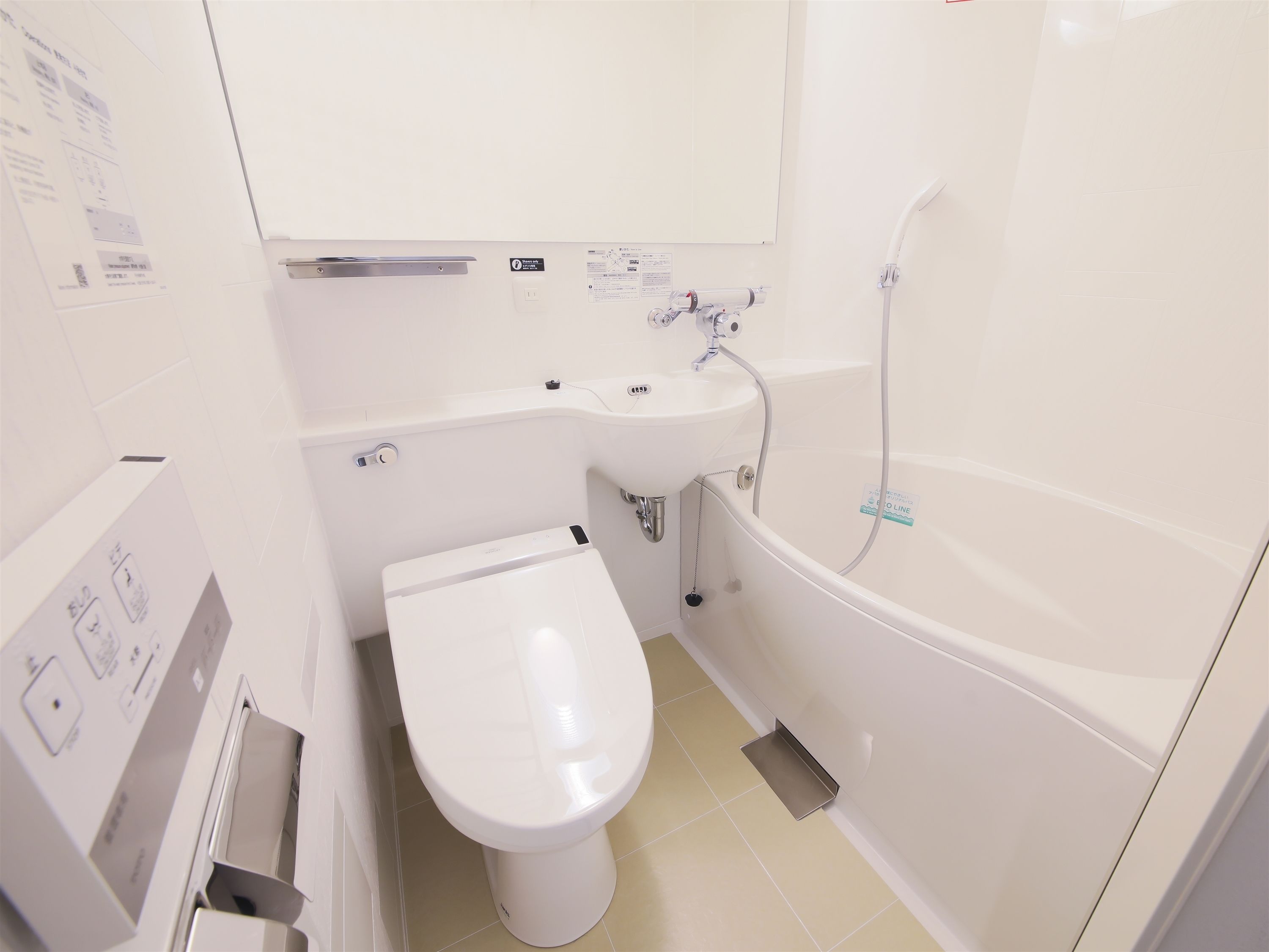 A bathroom with a toilet, sink, and bathtub.