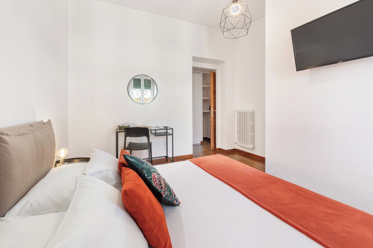 Desk, iron/ironing board (on request), cots/infant beds, free WiFi