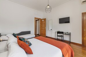 A hotel room with a bed, a desk, a television, and a door. - Torripa Collection - Domus Vittoria - Prati (Rome)