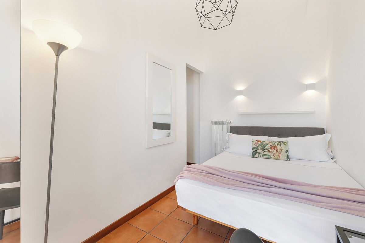 Desk, iron/ironing board (on request), cots/infant beds, free WiFi