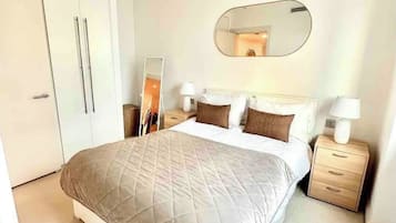 City Apartment, 2 Bedrooms | 1 bedroom, premium bedding, individually decorated