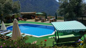 Se sirven desayunos, almuerzos y cenas; cocina internacional