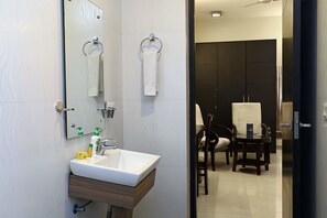 Deluxe Double Room | Bathroom