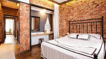 Premium bedding, in-room safe, desk, iron/ironing board