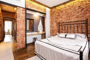 Premium bedding, in-room safe, desk, iron/ironing board