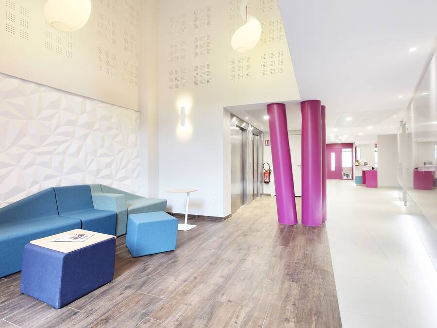 Área de estar no saguão