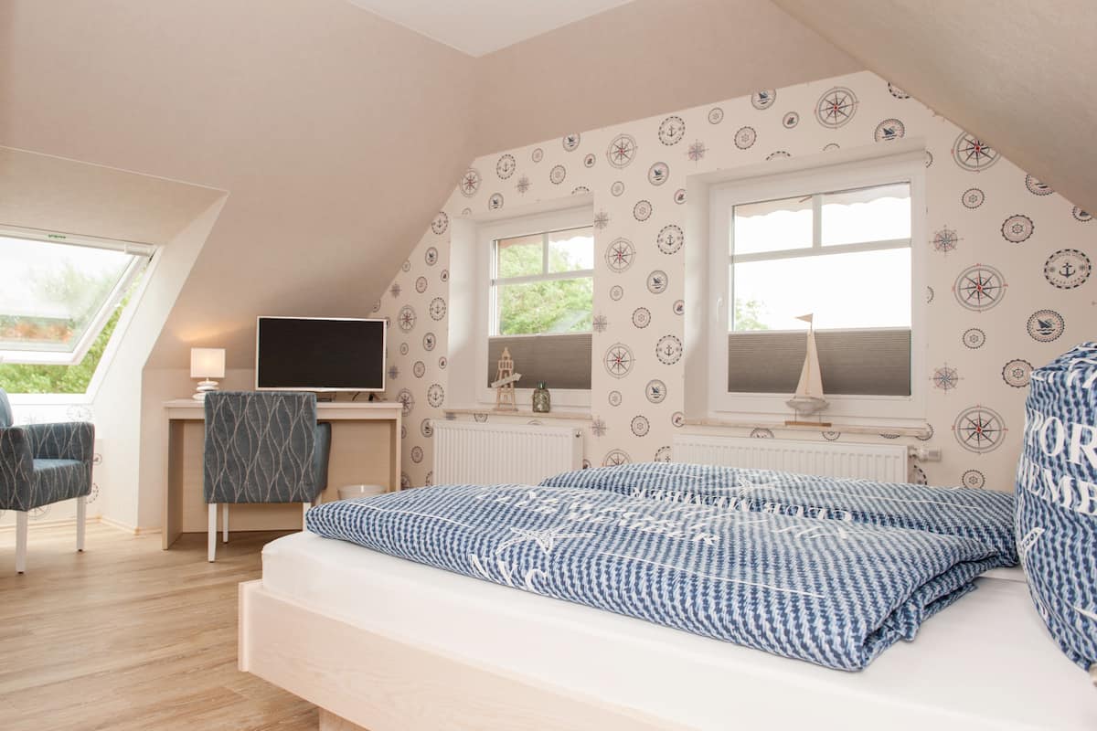 Double Room | Premium bedding, desk, bed sheets