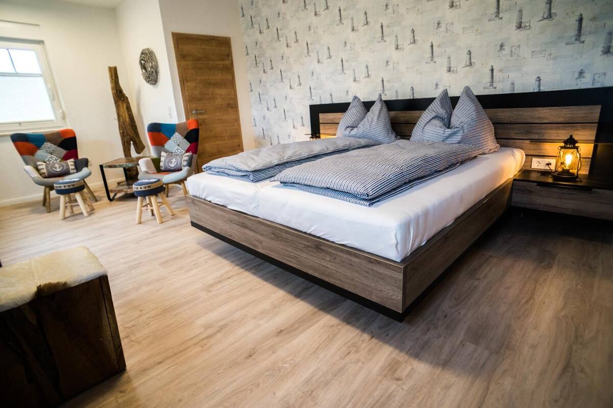 1 bedroom, premium bedding, desk, bed sheets