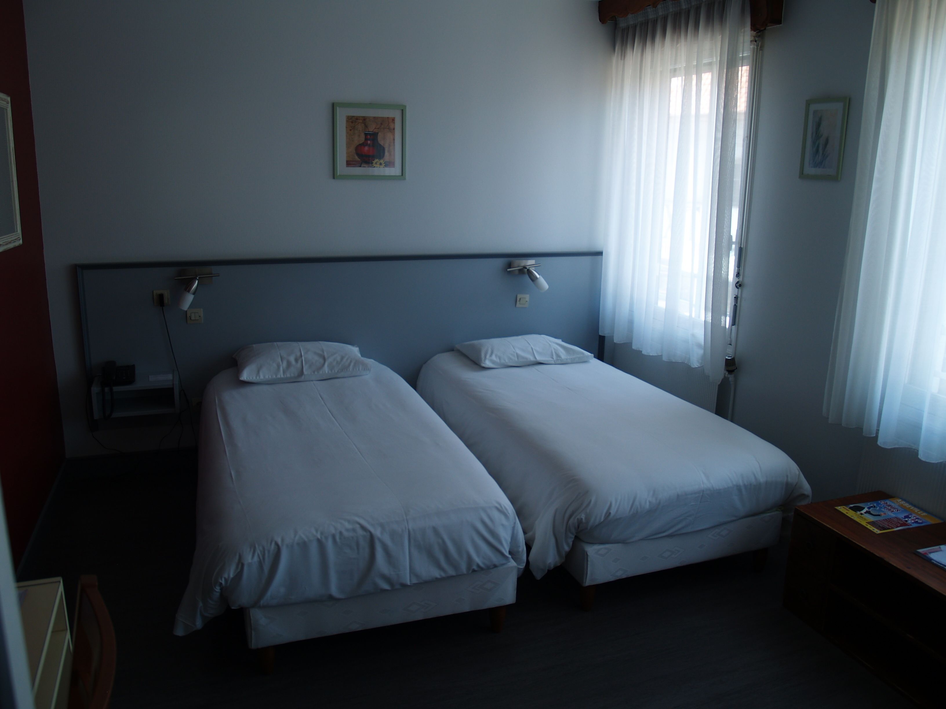Standaard Twin kamer, en-suite badkamer | Een bureau, een strijkplank/strijkijzer, gratis babybedden, gratis wifi