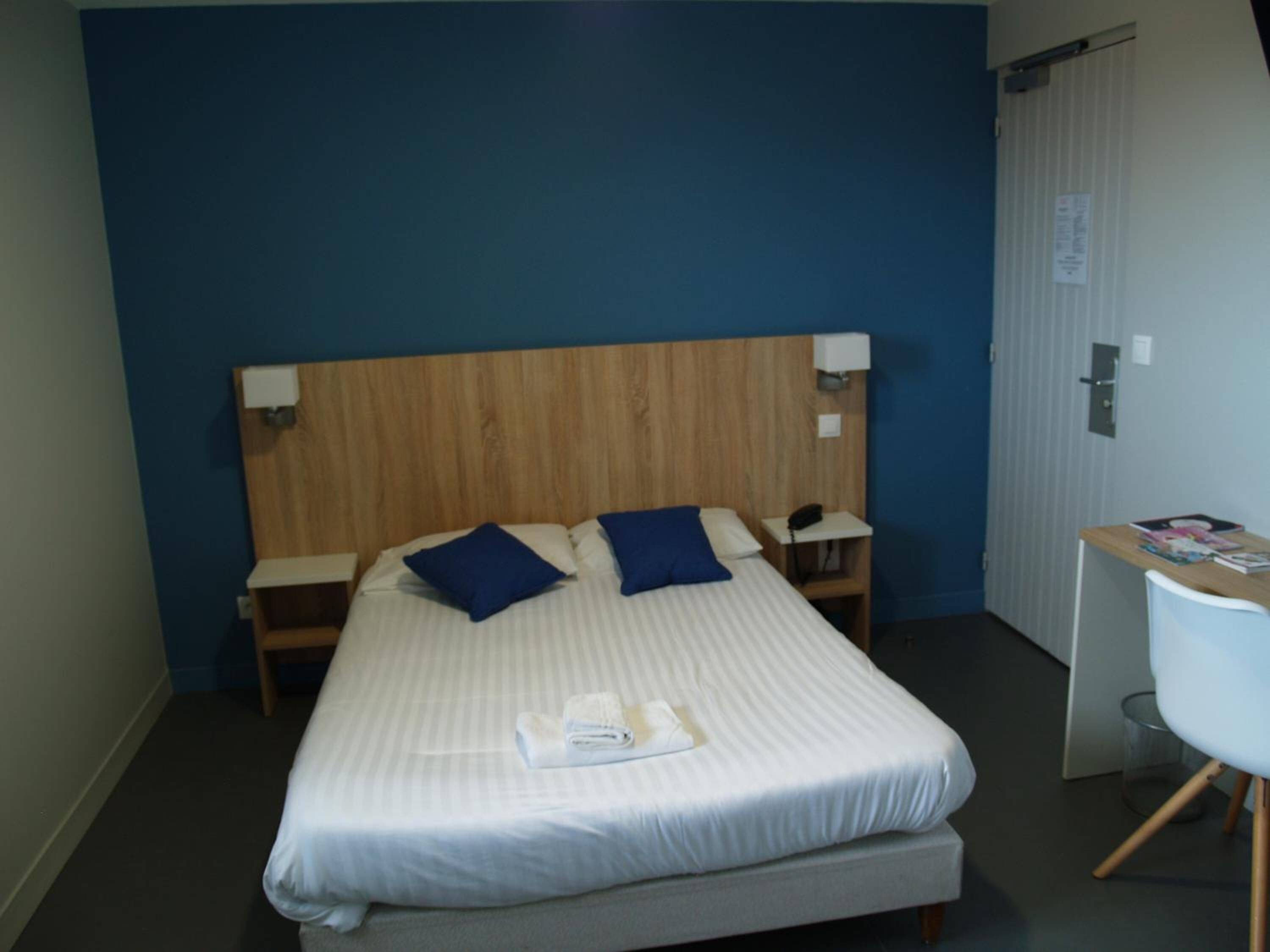 Bureau, fer et planche à repasser, lits bébé (gratuits), Wi-Fi gratuit