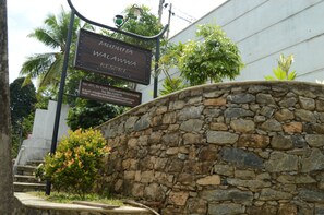 Fachada de la propiedad