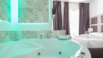 Habitación Deluxe, hidromasaje | Tina de hidromasaje