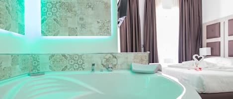 Quarto luxo, banheira de hidromassagem | Banheira de hidromassagem