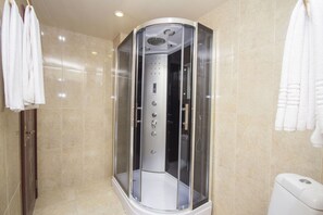 Bathroom | Designer toiletries, hair dryer, bathrobes, slippers - Velvet Hotel (Tbilisi)