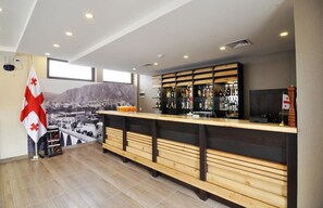 Bar (on property) - Velvet Hotel (Tbilisi)