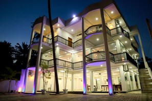 Front of property – evening/night - Muthu Resort (Tangalle)