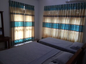 Deluxe-Doppelzimmer | 1 Schlafzimmer, laptopgeeigneter Arbeitsplatz, Bügeleisen/Bügelbrett