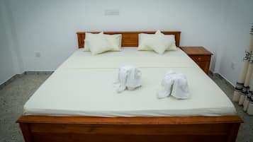 1 habitación y espacio para trabajar con laptop