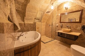 Jetted bathtub - Taskonak Hotel (Nevsehir)