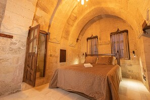 华丽客房 | 高档床上用品、迷你吧、客房内保险箱、特色装修