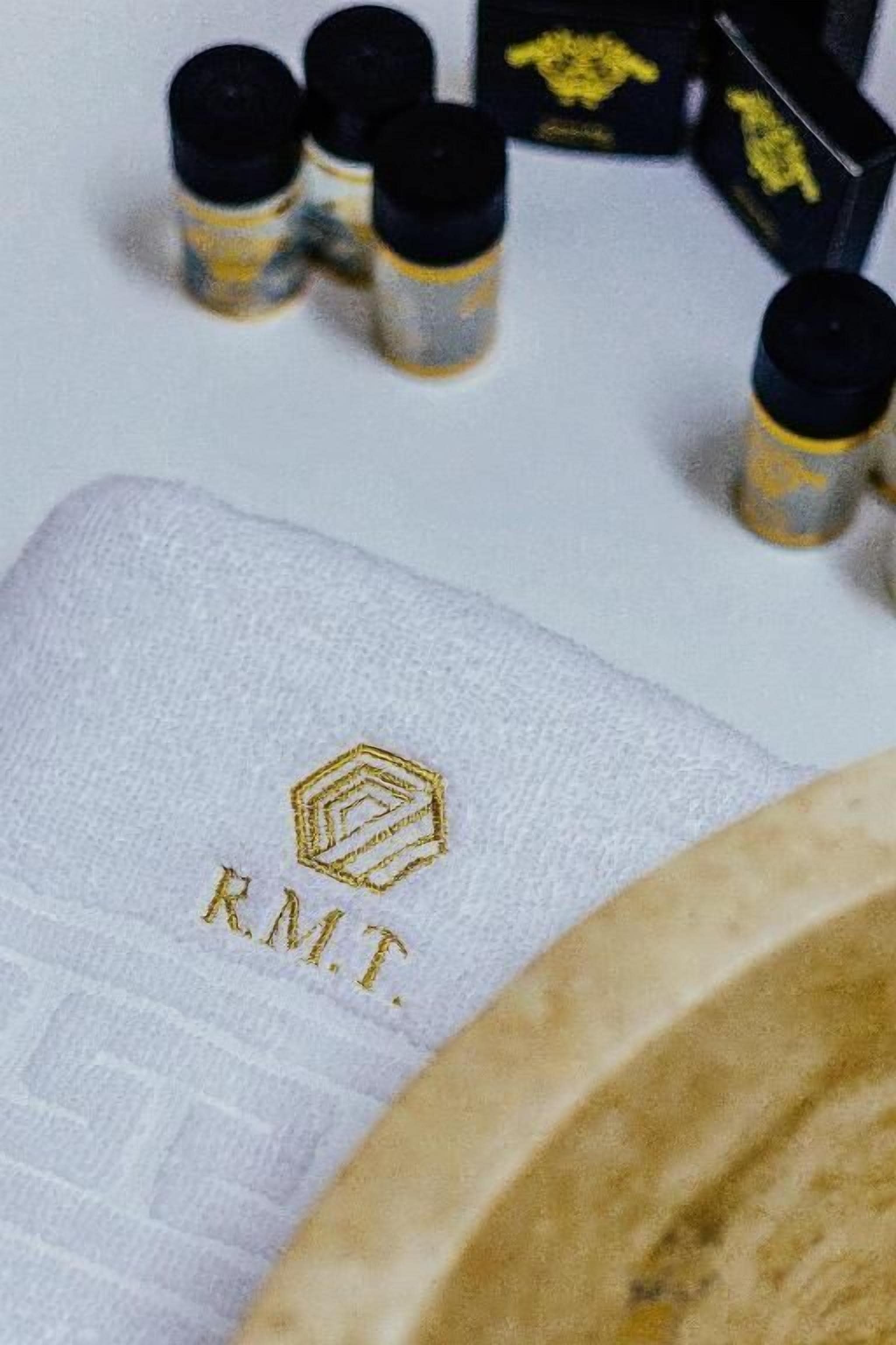 economy double room, 1 queen bed | bathroom amenities | shower, rainfall showerhead, free toiletries, hair dryer